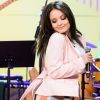 Larissa Manoela agitou a web ao cantar e dançar no palco durante participação em programa da TV Globo