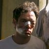 'O Outro Lado do Paraíso': Gael (Sérgio Guizé) aparece desfigurado após apanhar dos companheiros de cela