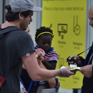 Gian Luca Ewbank embarcou com a irmã e a sobrinha no Rio de Janeiro