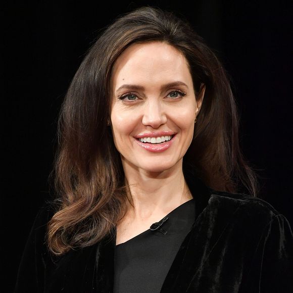 Angelina Jolie decidiu retirar os seis filhos da escola e colocá-los para estudar em casa com tutores