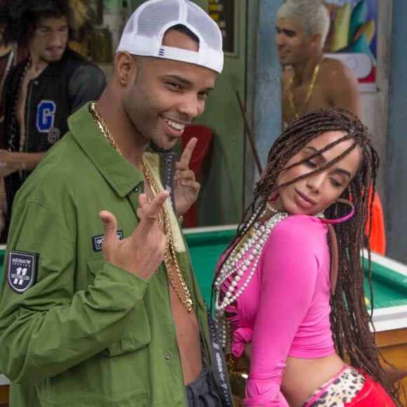 Anitta comentou a decisão de dispensar o uso de Photoshop no clipe