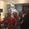 Karina Bacchi posou com a família de Amaury Nunes: 'Começaram as comemorações natalinas'