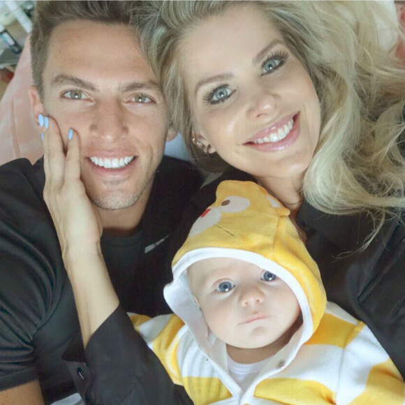 Enrico, filho de Karina Bacchi, já conheceu a família de Amaury Nunes