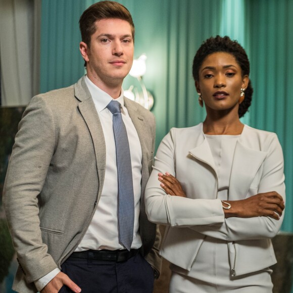 Raquel (Erika Januza)termina namoro: 'Sei lá, alguma coisa deu errada. Acabou Bruno (Caio Paduan). Acabou', na novela 'O Outro Lado do Paraíso'