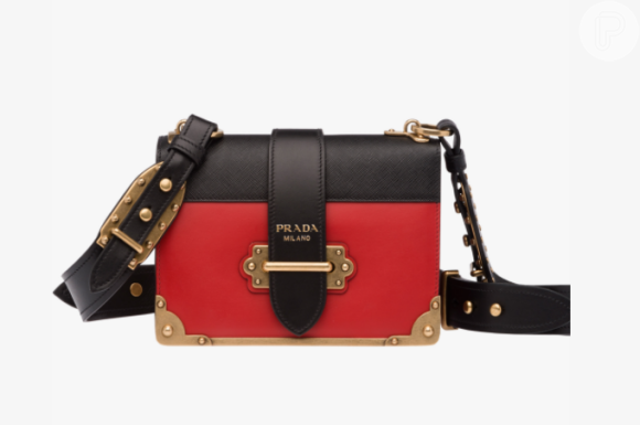 A bolsa Prada de Sasha Meneghel é vendida no site da grife italiana por € 2.400, cerca de R$ 9.500 