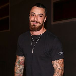 Felipe Titto também optou por um look preto para o aniversário do surfista Gabriel Medina, comemorado no Royal Club, em São Paulo, na noite deste sábado, 23 de dezembro de 2017