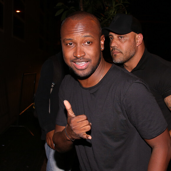 Thiaguinho animou a festa de aniversário do surfista Gabriel Medina com sua apresentação