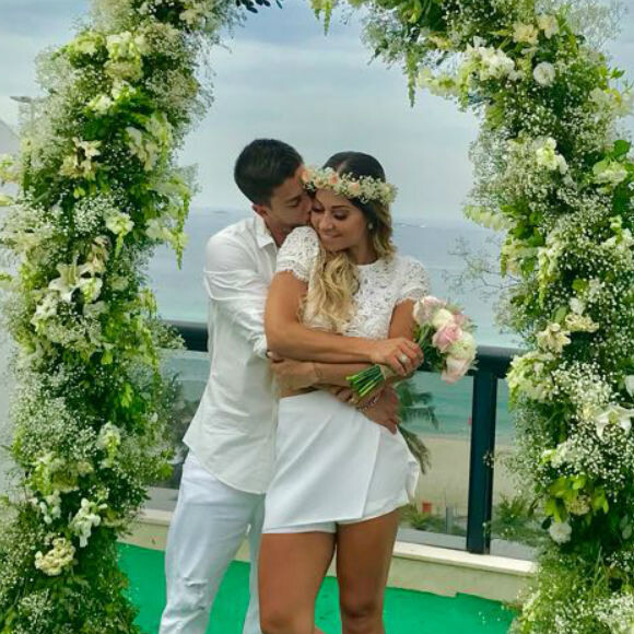 Mayra Cardi e Arthur Aguiar se casaram no civil em uma cerimônia surpresa organizada pela coach na última sexta-feira, 22 de dezembro de 2017