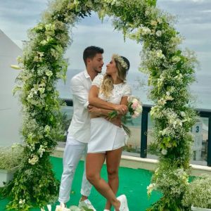 Arthur Aguiar rebateu críticas na internet após união no civil com Mayra Cardi