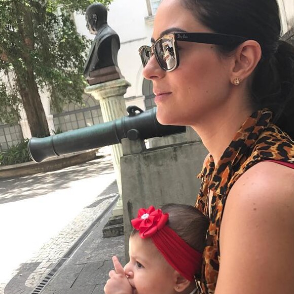 A atriz Carol Castro está realizada com a experiência de ser mãe