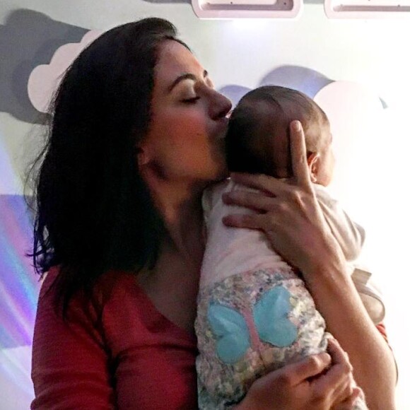 Carol Castro encantou os fãs ao publicar uma foto com a filha, Nina