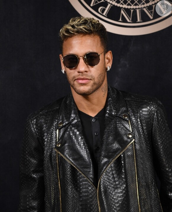 Neymar, ex-namorado de Bruna Marquezine, fez tatuagem de roleta de cassino na panturrilha