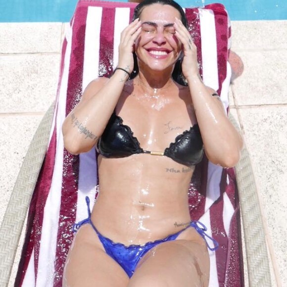 Cleo Pires exibiu as curvas em um dia de brincadeira com o irmão, Bento, na terça-feira, 26 de dezembro de 2017