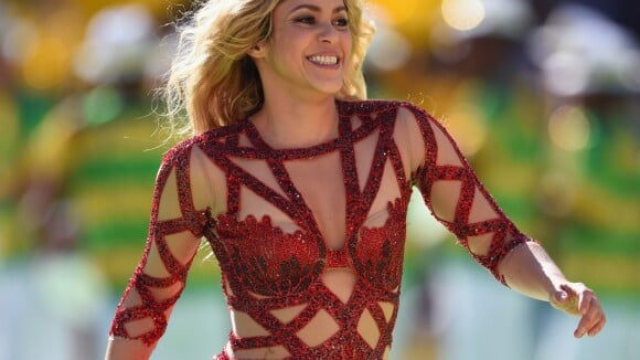 Shakira anuncia volta de turnê após pausa por hemorragia vocal: 'Junho de 2018'