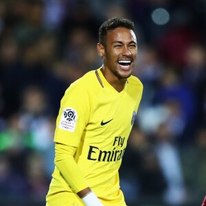 Neymar admitiu o beijo em uma modelo da Victoria´s Secret, sem admitir o nome: 'Aí, somos dois!'