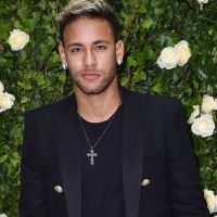 Neymar admite beijo em angel da Victoria's Secret e choro por amor:'Sentimental'