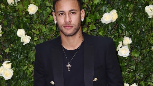 Neymar admite beijo em angel da Victoria's Secret e choro por amor:'Sentimental'