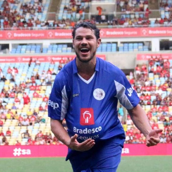 José Loreto homenageou a filha, Bella, com previsão de nascimento para abril ao marcar gol no Maracanã