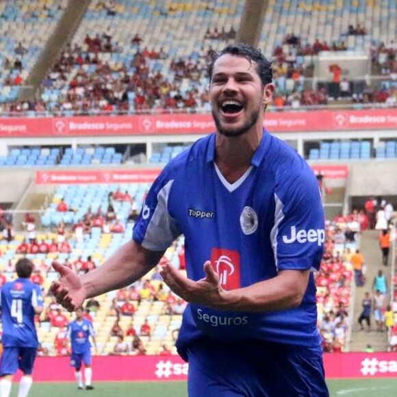 José Loreto comemorou seu gol lembrando gesto de Bebeto na Copa do Mundo de 1994, durante jogo no Maracanã, nesta quarta-feira, 27 de dezembro de 2017