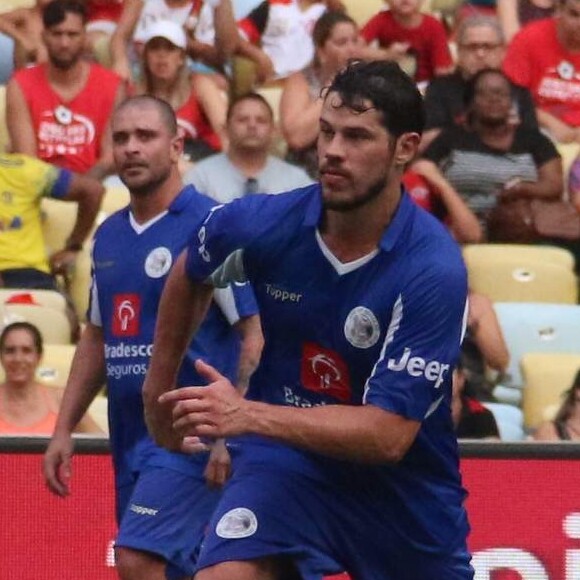José Loreto disputou partida no Maracanã ao lado de outros famosos, como Sergio Mallandro