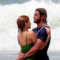 Isabella Santoni beija surfista Caio Vaz em Fernando de Noronha: 'No paraíso'