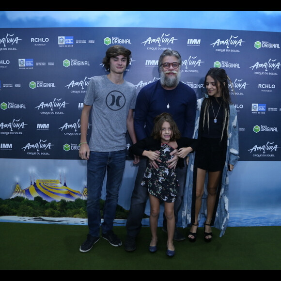 Fabio Assunção, com filhos, e Pally Siqueira assistiram o espetáculo Amaluna