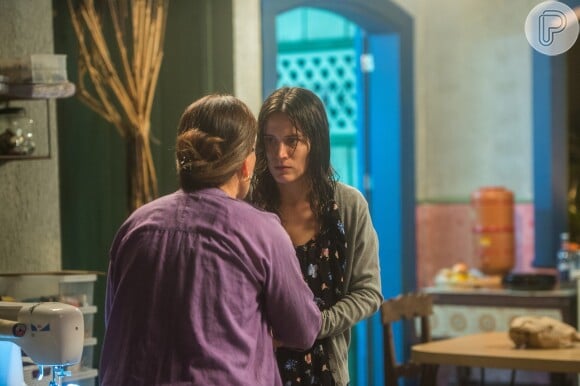 Clara (Bianca Bin) vai colocar Duda (Gloria Pires) contra a parede depois de ela assumir a culpa pela morte de Laerte (Raphael Viana) para livrá-la da prisão
