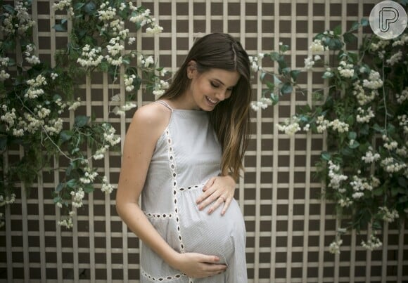 Camila Queiroz surgiu grávida em fotos da reta final da novela 'Pega Pega'