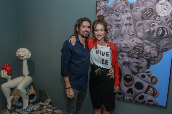 Juliana Didone está grávida do namorado, o artista plástico Flávio Rossi