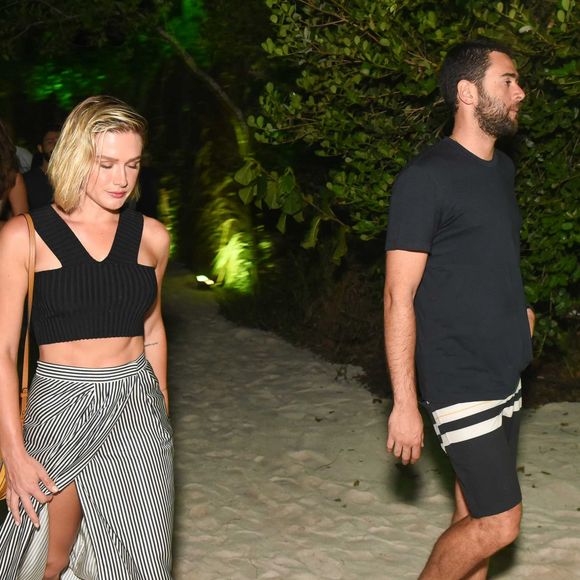 Fiorella Mattheis leva namorado, Roberto Marinho Neto, à festa em Trancoso na noite desta sexta-feira, dia 29 de dezembro de 2017