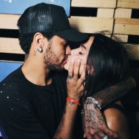 Neymar e Bruna Marquezine trocam beijo e reatam namoro em Noronha. Fotos e vídeo