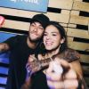 Neymar e Bruna Marquezine fazem selfie durante festa Borogodó