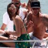 Bruna Marquezine passeia de barco com Neymar e o filho dele, Davi Lucca, na tarde deste domingo, dia 31 de dezembro de 2017. Veja abaixo!