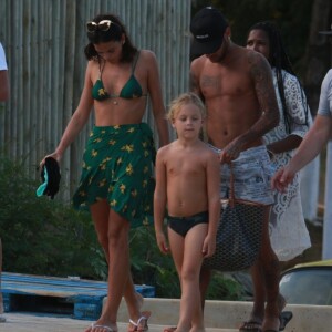 Bruna Marquezine e Neymar estão se divertindo em Noronha com o filho dele, Davi Lucca