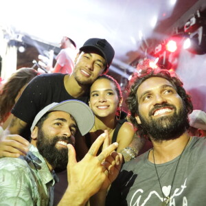 Bruna Marquezine e Neymar estão hospedados na mesma pousada em Noronha