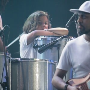 Marcelo, filho de Ivete Sangalo, fez participação em alguns momentos do show na percussão, para orgulho da mamãe