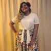 Marília Mendonça usa saia Dolce & Gabbana: 'Achei que tinha muito a cara da Bahia. Como não queria passar o Ano Novo só com uma cor, resolvi colocar tudo de uma vez, vou de arco-íris mesmo'