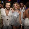 Além do vestido superousado, Giovanna Ewbank usou blusa brilhosa em início de festa em Fernando de Noronha