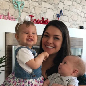 Thais Fersoza fez votos para 2018 na foto com filhos, Melinda e Teodoro: 'Que seja de amor, paz, união, q o respeito e a compreensão estejam vivos em nossos corações!'