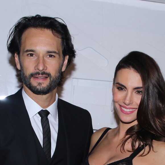 Mel Fronckowiak curtiu o primeiro dia de 2018 com amigos e ao lado do marido, Rodrigo Santoro