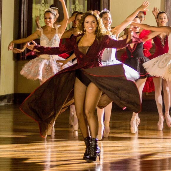 'Se tivermos uma dieta boa, até um hambúrguer é possível comer de vez em quando... mas tem que valer muito a pena', fala Daniela Mercury sobre seus cuidados com o corpo