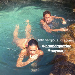 Bruna Marquezine e Neymar curtiram dia de sol em Fernando de Noronha