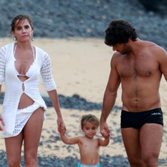 Deborah Secco e Hugo Moura, pais de Maria Flor, estão casados há 2 anos