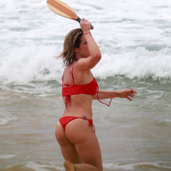 Giovanna Ewbank exibiu o bumbum sarado em Fernando de Noronha