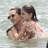 Alessandra Ambrosio curte dia na praia com a filha, Anja Louise, em Florianópolis, na tarde desta terça-feira, 2 de janeiro de 2017