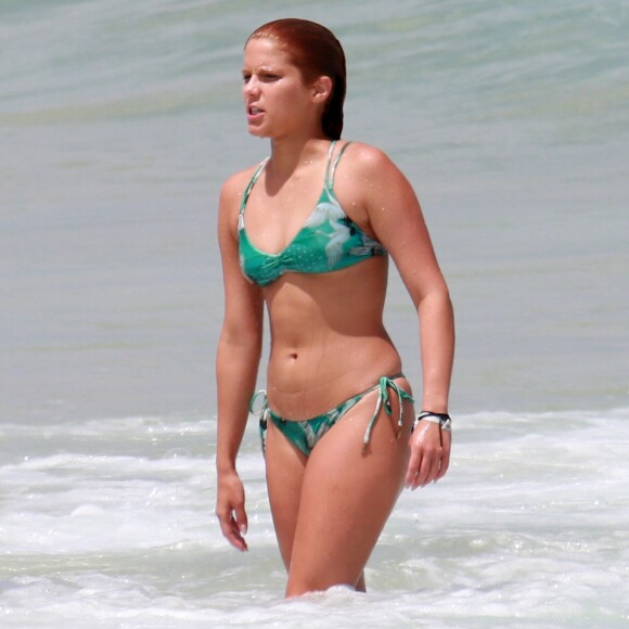 Biquíni Lenny Niemeyer de R$ 931,47 usado por Isabella Santoni tem estampa de garças