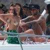 Neymar e Bruna Marquezine aproveitaram o dia 31 de dezembro de 2017 em passeio de barco em Fernando de Noronha