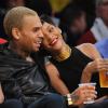 Rihanna e Chris Brown já davam sinais de que estariam juntos de novo: em dezembro apareceram juntos em jogo de basquete nos EUA