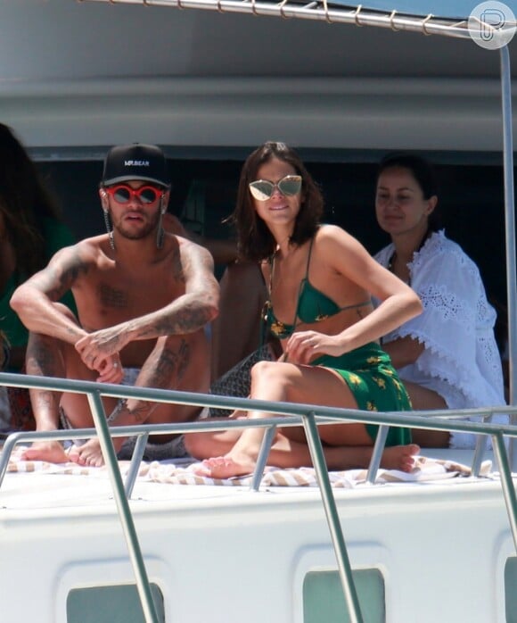 Neymar e Bruna Marquezine curtiram dias de descanso em Fernando de Noronha