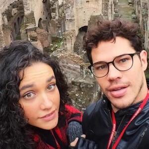 Débora Nascimento, mulher de José Loreto, falou que tem recebido palpites sobre maternidade